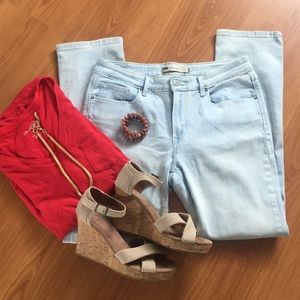 Levis Mid-Rise Skinny Jeans